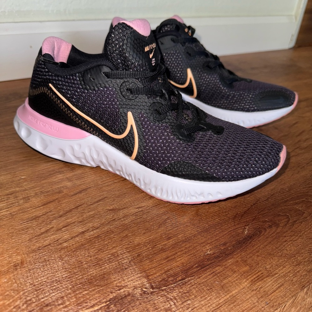 Nike Women's Athletic Shoes - Black and Pink